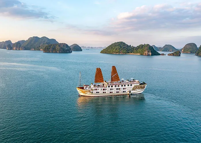Botel Indochina Heritage Cruise Ha Long